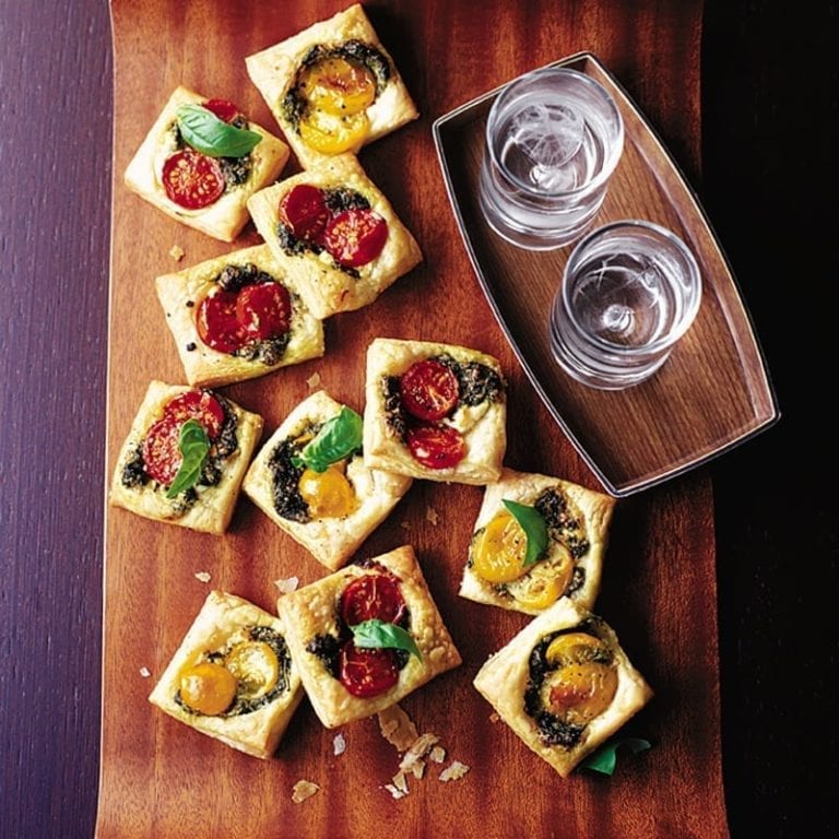 Pastry squares with goat’s cheese, pesto and tomato