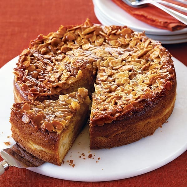 Pear and almond cake with almond crunch topping