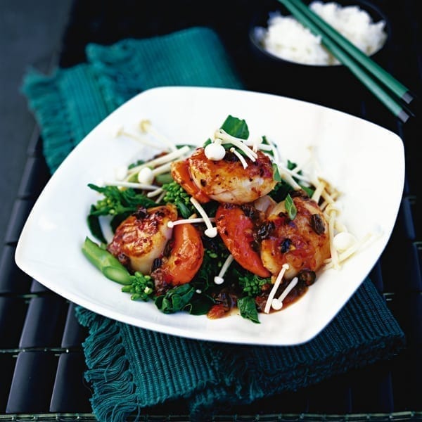 Scallops in black bean sauce with mushrooms