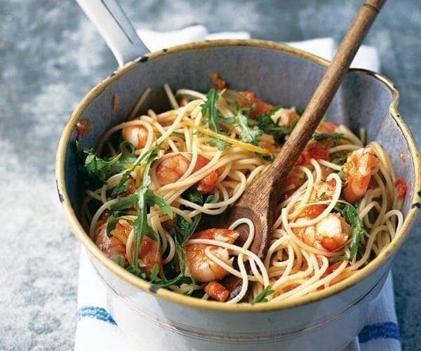Spaghetti with prawns and chilli