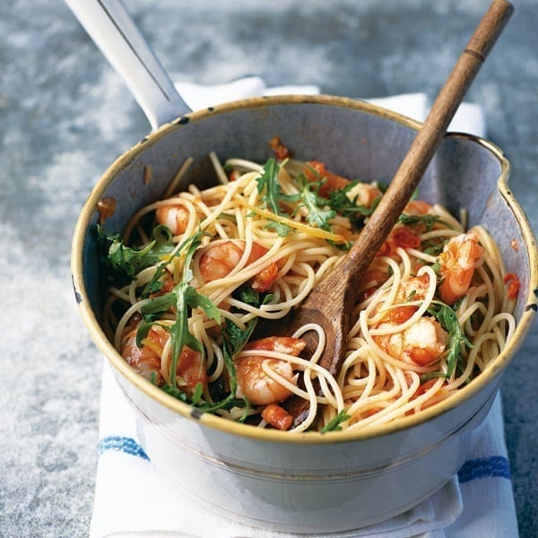 Spaghetti with prawns and chilli