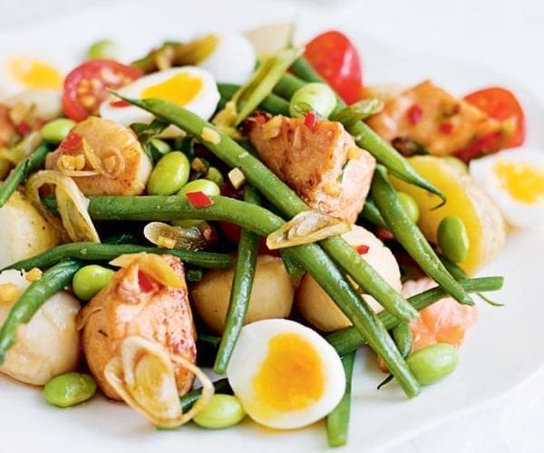 Scallop and salmon salad with beans and quail’s eggs