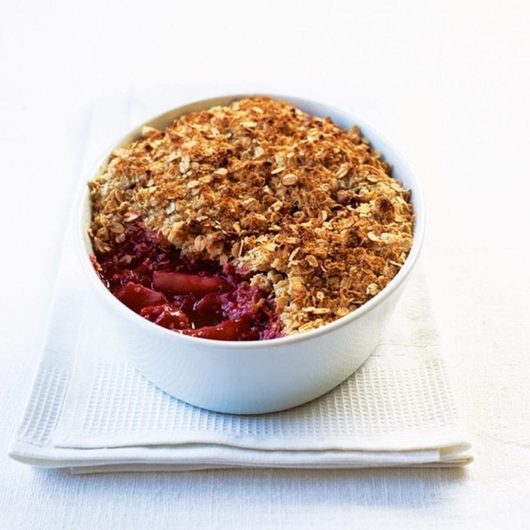 Forest fruits oaty cinnamon crumble
