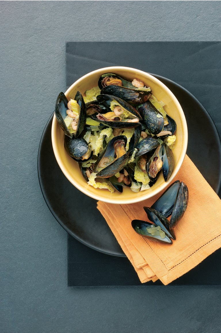 Mussels with savoy cabbage and shrimps