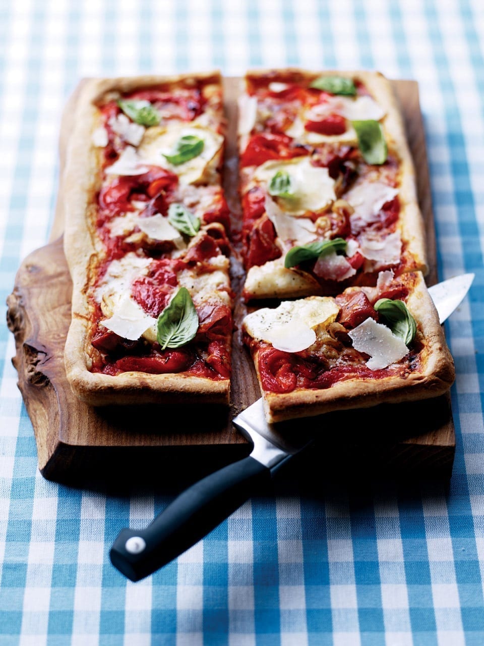 Grana Padano and goat's cheese pizza recipe | delicious. magazize