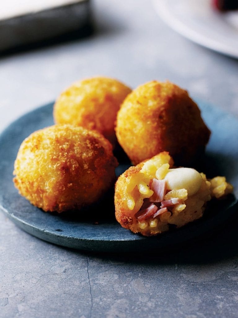 Stuffed saffron risotto fritters (Arancini di riso)