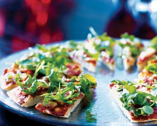 Parma ham and mozzarella pizza