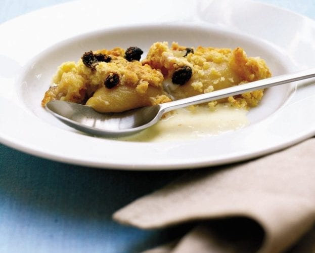 Peach, hazelnut and raisin crumble