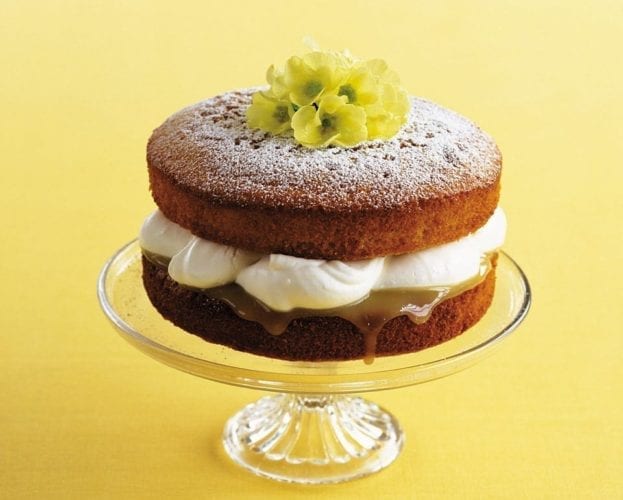 Lemon curd quatre quarts (French pound cake)