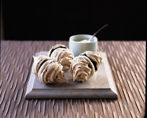 Chocolate meringues