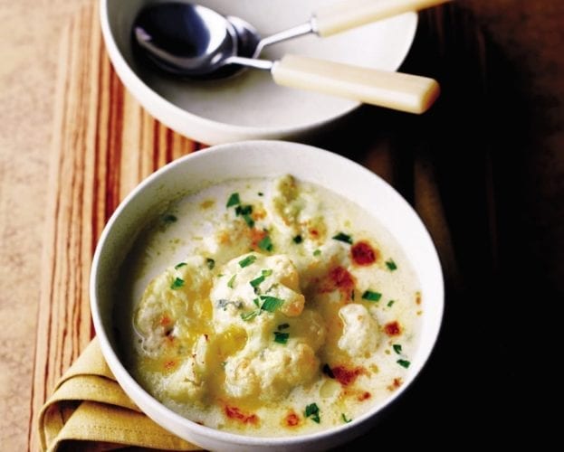 Cauliflower soup with cheese croutons