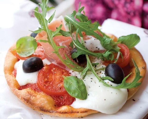 Mascarpone, prosciutto and rocket pizza