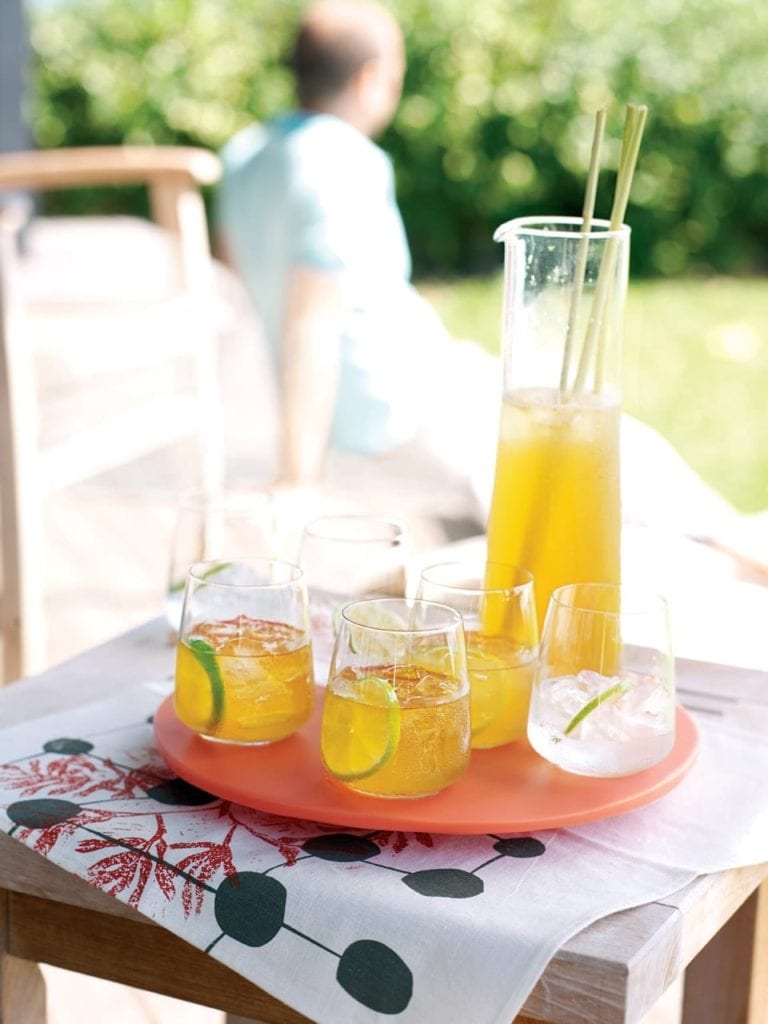 Lime and lemongrass rum punch