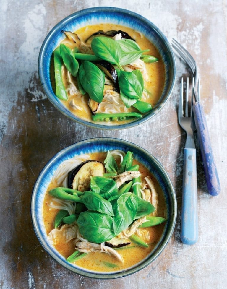 Noodle, chicken and coconut laksa