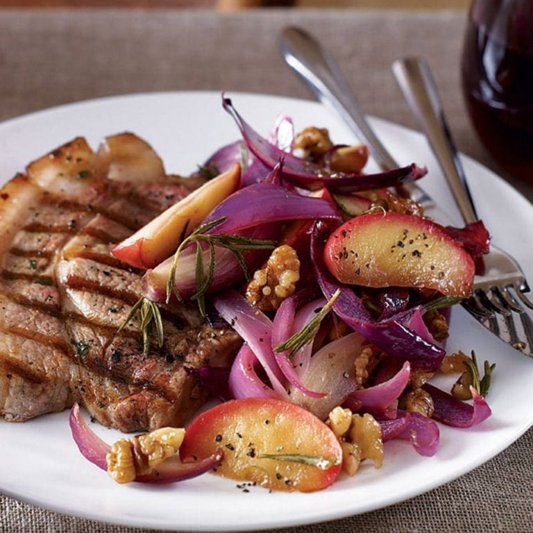 Pork chops with apple and walnuts