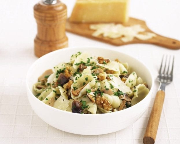Pansotti con salsa di noci (stuffed pasta with walnut sauce)