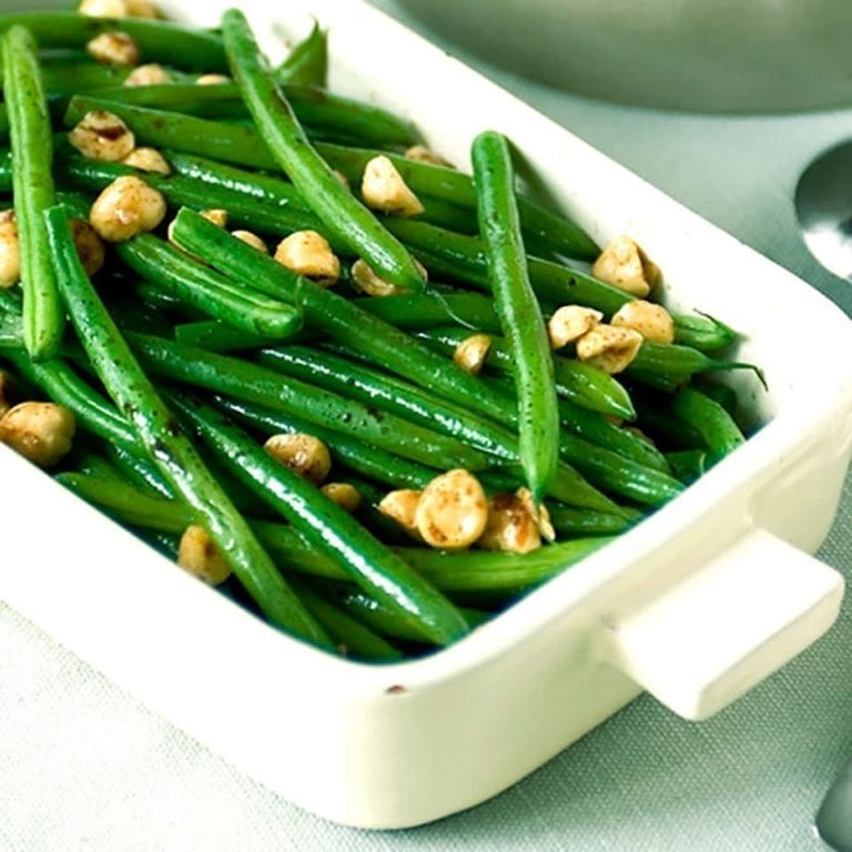 Green beans with hazelnuts