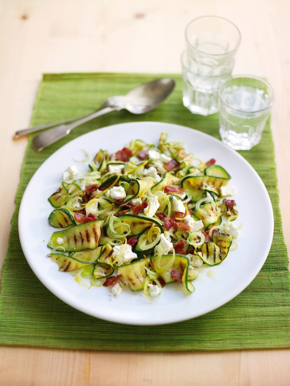 Warm salad of griddled courgettes, fennel, goat's cheese and bacon