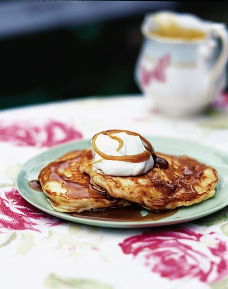 Apple pancakes with toffee sauce