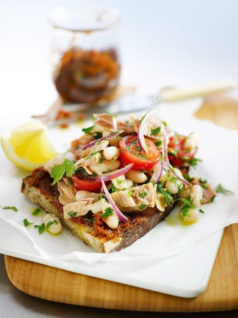 Tuna, cannellini bean and red onion salad