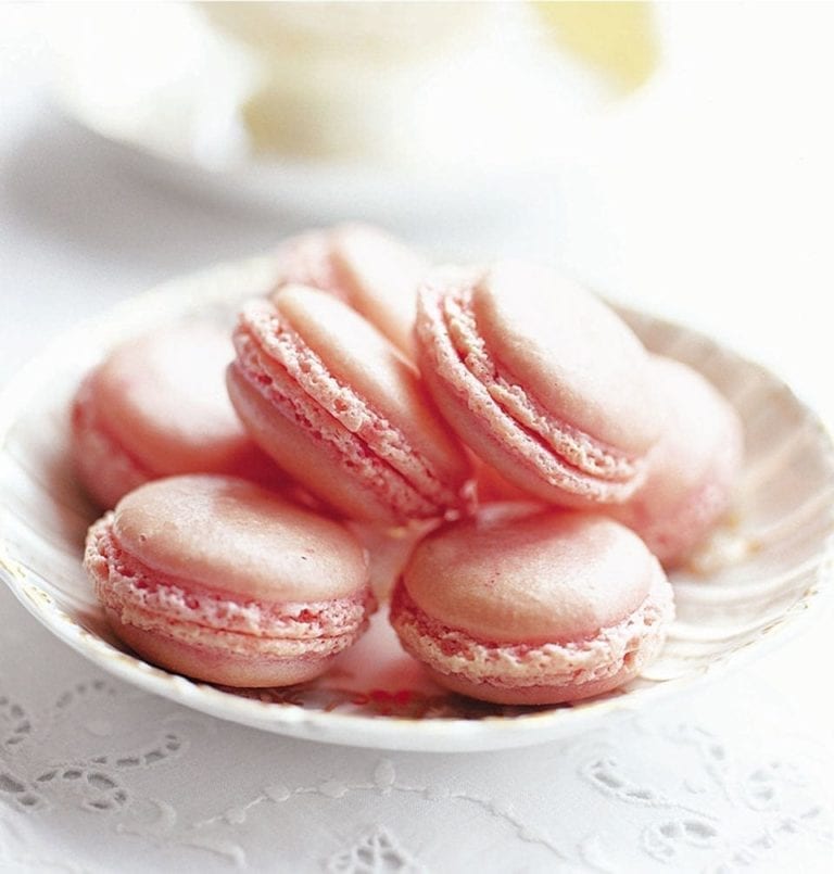 Strawberry macaroons