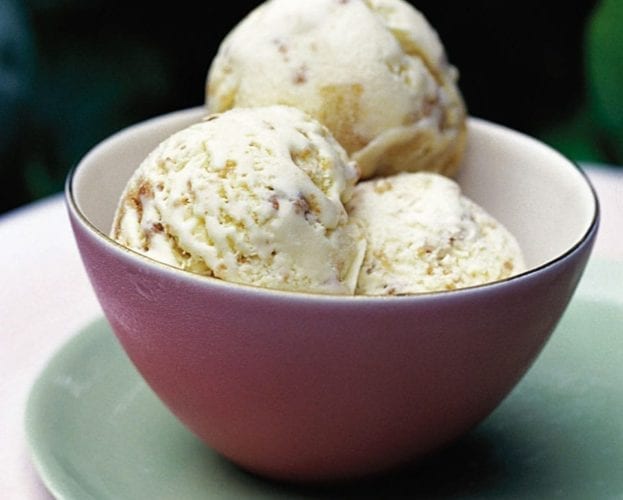 Toffee apple pan crumble