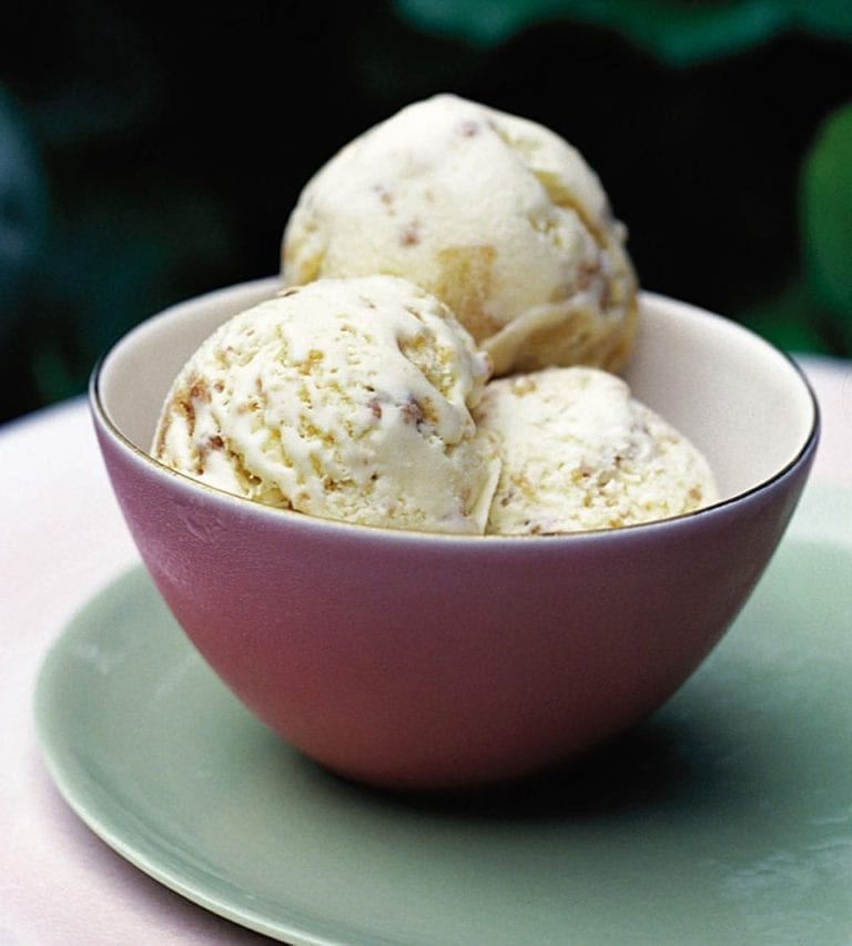 Apple crumble ice cream