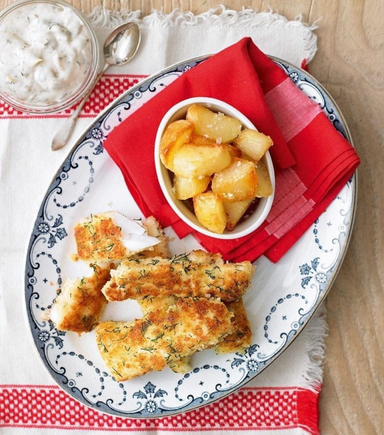 Fish fingers with chipped potatoes and tartare sauce