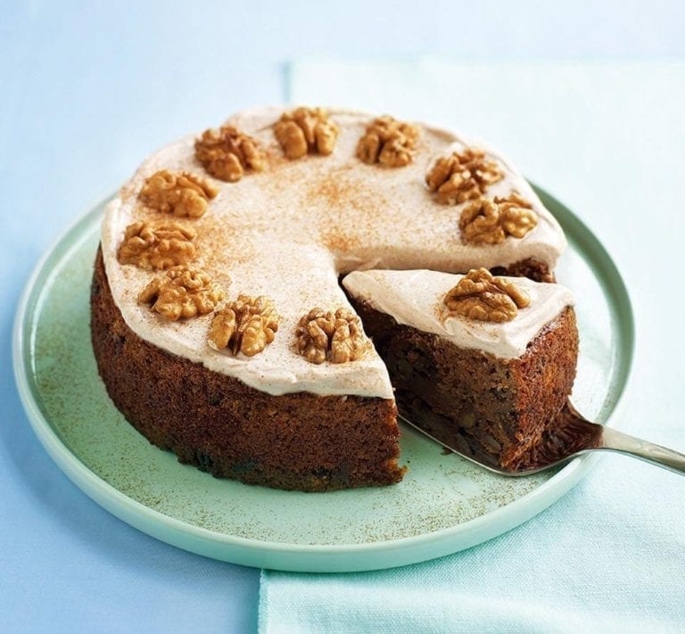 Spiced apple sauce cake