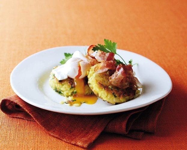 Risotto cakes with pancetta and a poached egg