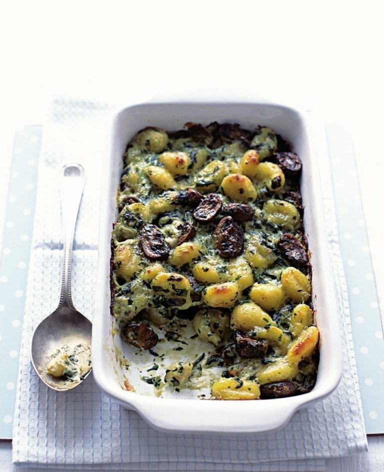 Baked gnocchi with spinach and mushrooms