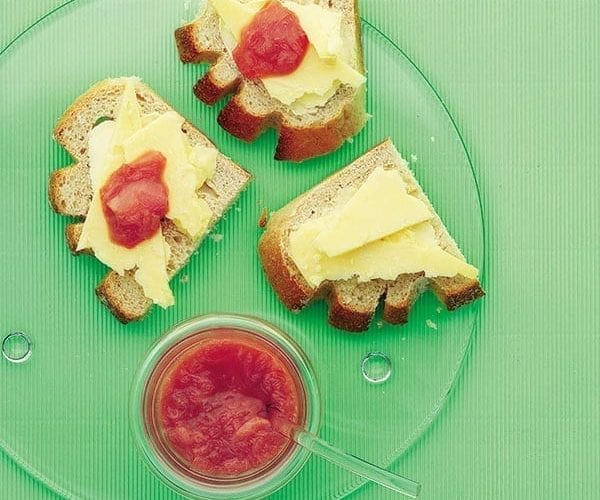Quick rhubarb chutney