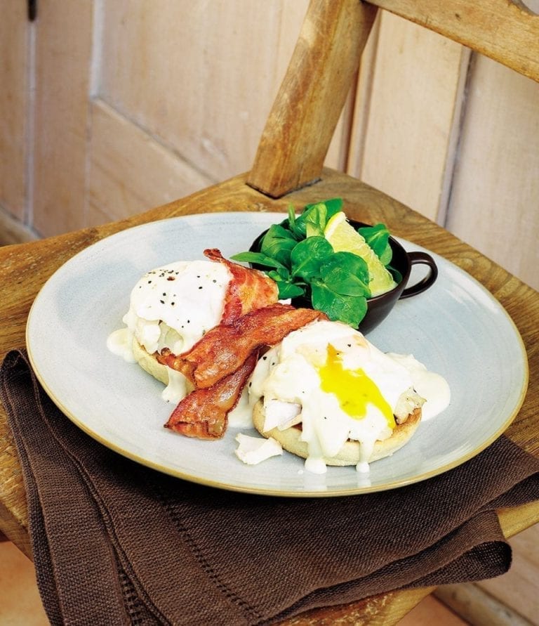 Smoked haddock, bacon and eggs on muffins