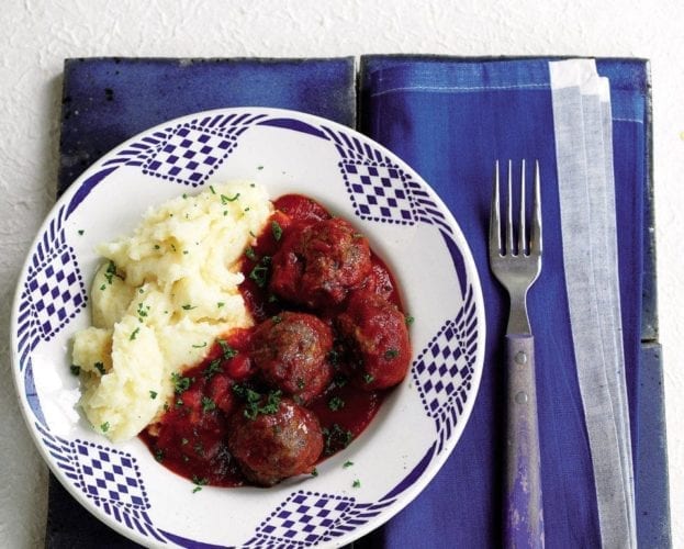 Baked beans with turkey meatballs