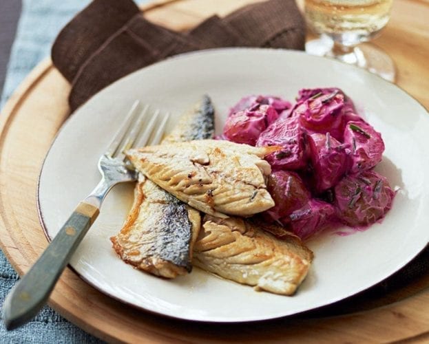 Pan-fried mackerel with potatoes and beetroot