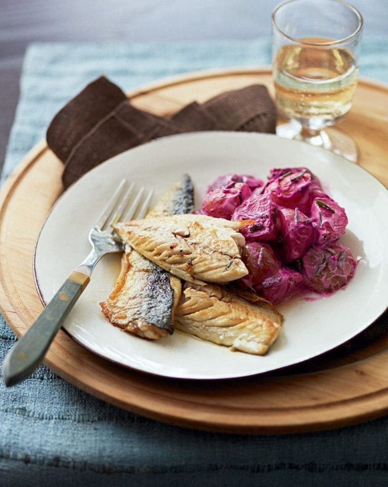 Pan-fried mackerel with potatoes and beetroot