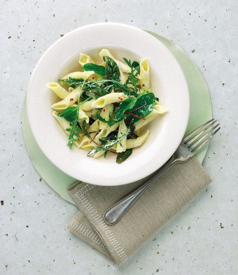 Pasta with wild leaves and ricotta