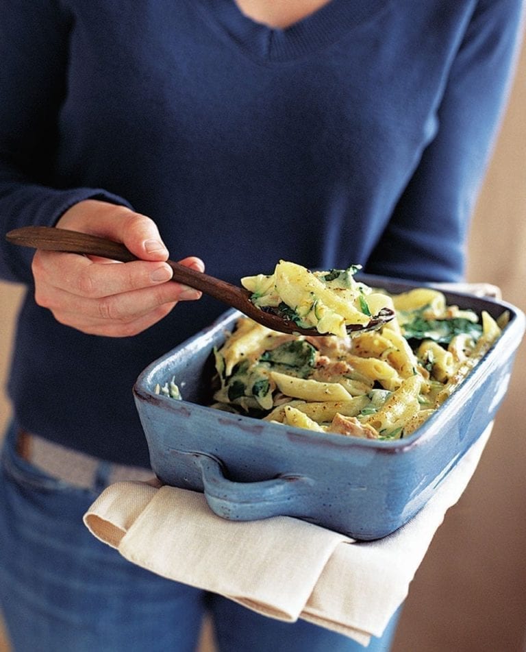 Cheesy tuna, courgette and spinach pasta