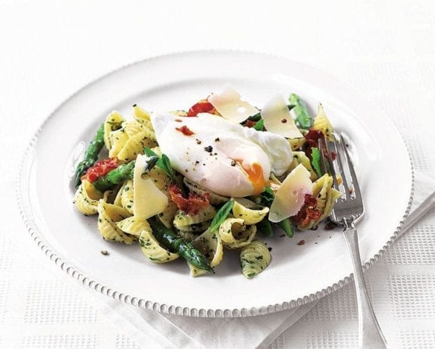 Pasta with asparagus, mint pesto and poached egg
