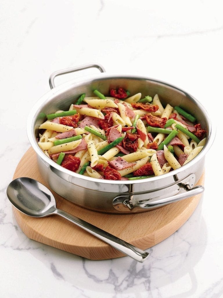 Pastrami, tomato and asparagus pasta