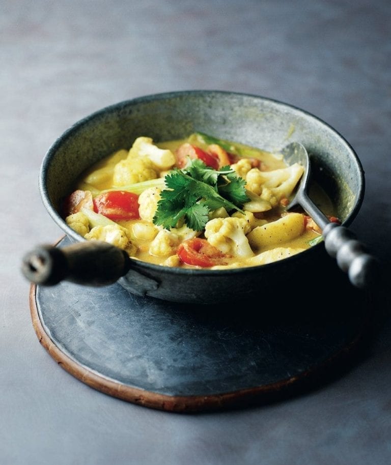 Cauliflower and chickpea curry