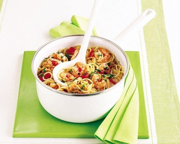 Picchi-pacchi spaghetti with prawns and chilli