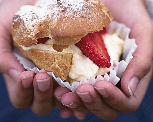 strawberry choux buns