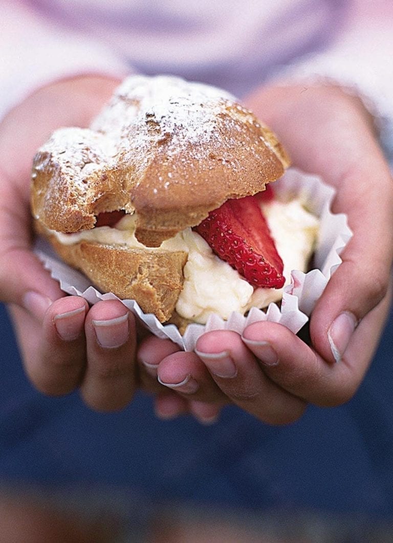 Strawberry choux buns