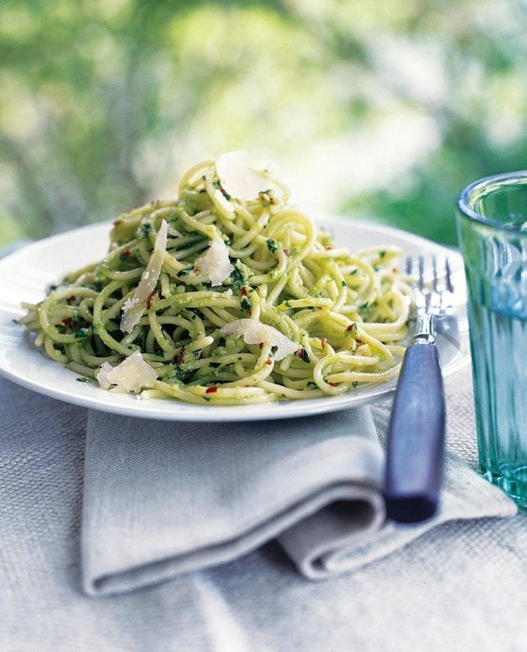 Spaghetti with avocado pesto