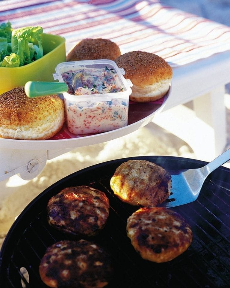 Turkey burgers with pepper and blue cheese sauce