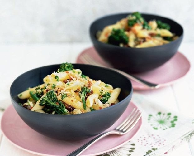Sprouting broccoli with garlic breadcrumbs