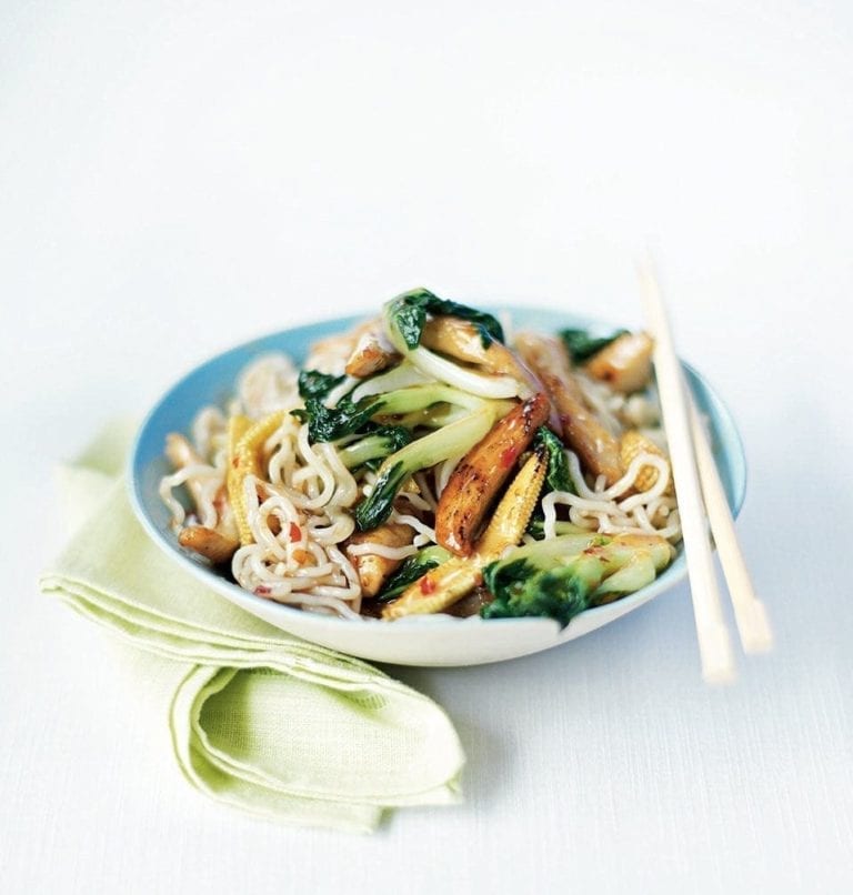 Stir-fried chicken and noodles in plum sauce