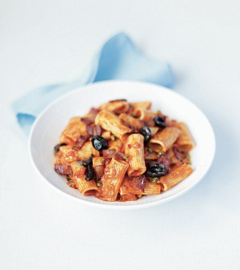 Crispy bacon, chilli and tomato rigatoni