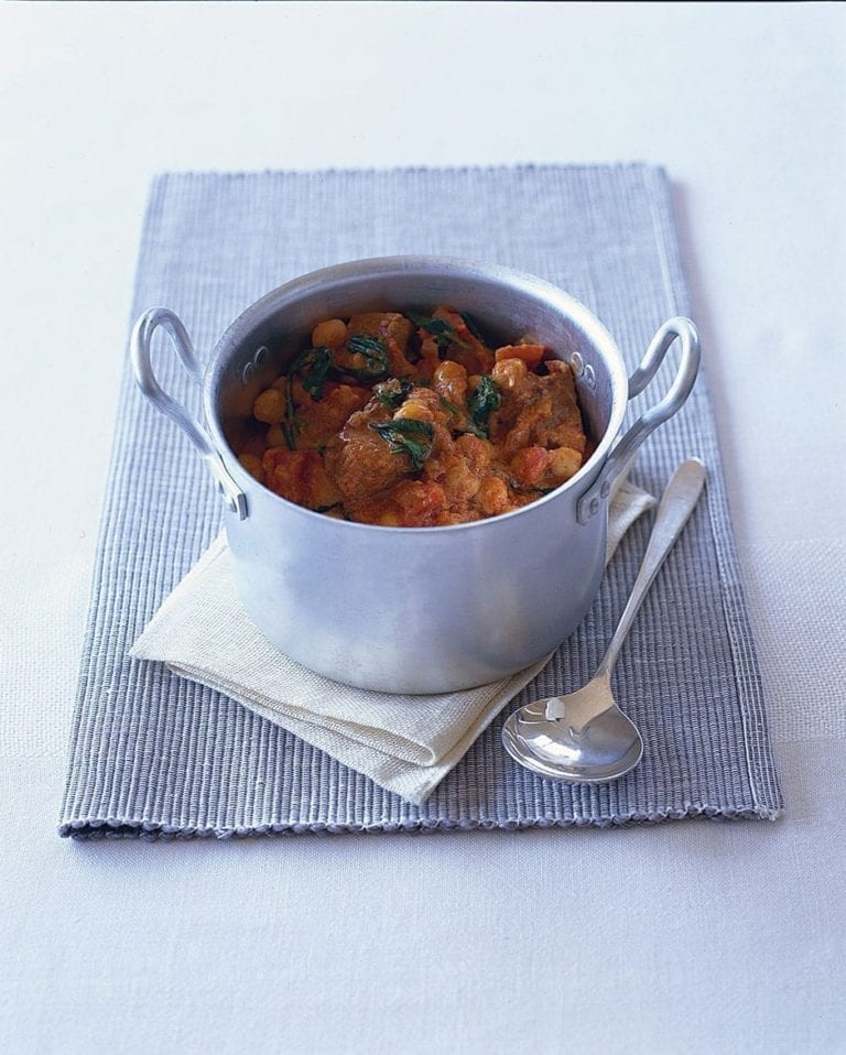 Paprika pork with chickpeas and spinach